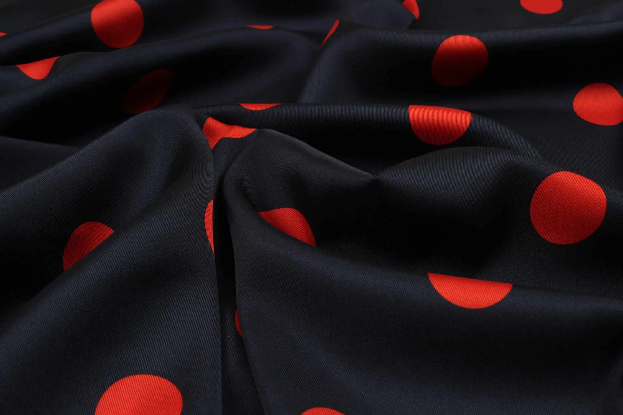 20 MTS ROLL - Printed Twill Satin - Spots and Dots - OFFER: 3€/MT