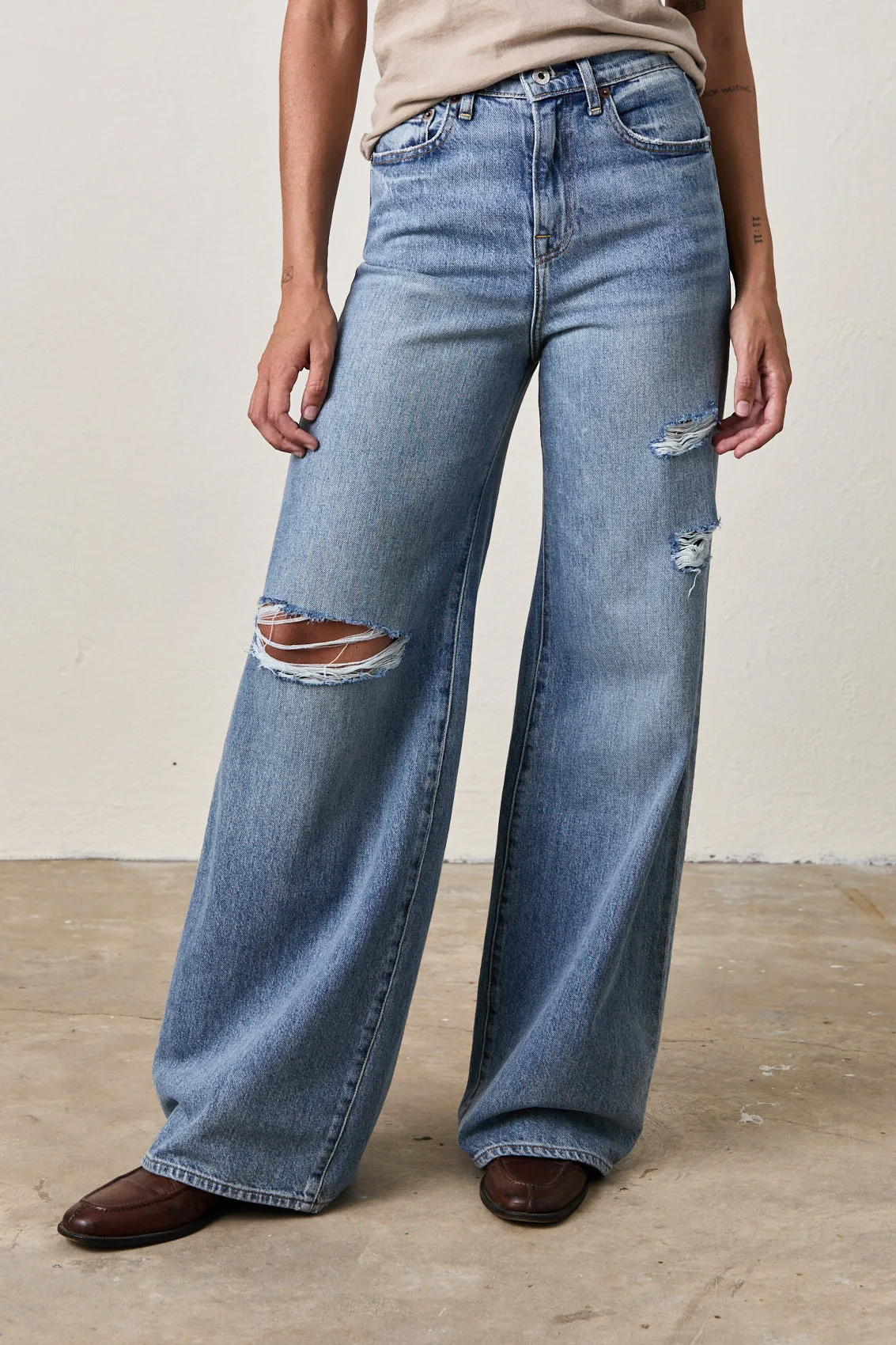 DELTA GIANT 5 POCKET JEAN WITH DESTRUCTION / LANA WASH